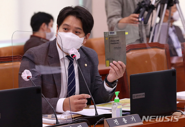 [서울=뉴시스] 김선웅 기자 = 전용기 더불어민주당 의원.  (공동취재사진) 2020.10.12. photo@newsis.com