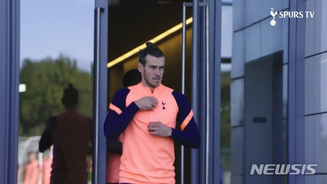 [서울=뉴시스]토트넘 구단, 베일 훈련 영상 공개 (사진 = 토트넘TV 캡처)