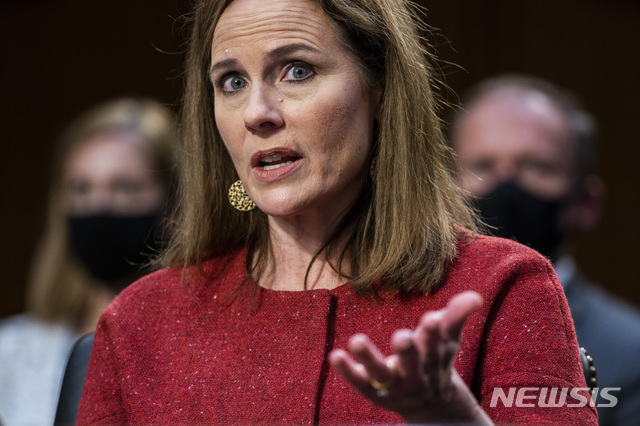 [워싱턴=AP/뉴시스]에이미 코니 배럿 미 연방대법관 지명자. 2020.10.14.