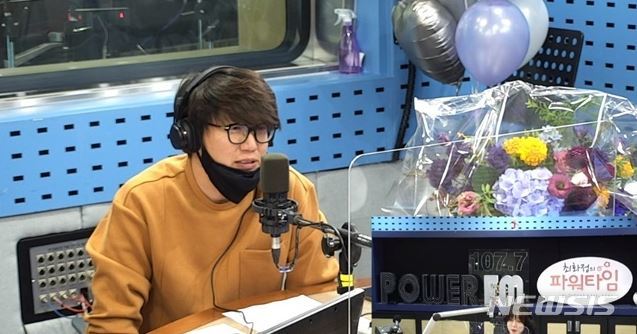 [서울=뉴시스] 15일 방송된 SBS 파워FM '최화정의 파워타임'에 가수 성시경이 게스트로 출연했다. (사진 = SBS '최화정의 파워타임') photo@newsis.com