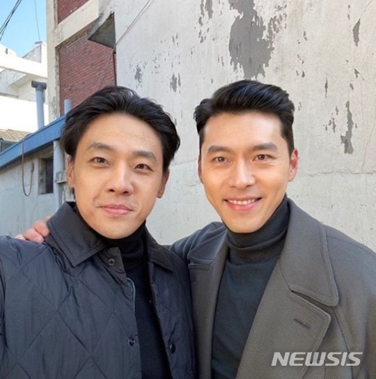 [서울=뉴시스] 배우 윤상훈, 현빈. (사진 = 윤상훈 인스타그램) photo@newsis.com