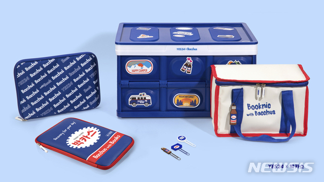 [서울=뉴시스]예스24, 피로회복제 박카스 모티브 굿즈. (사진 = 예스24 제공) 2020.10.15.photo@newsis.com