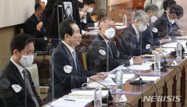 [서울=뉴시스] 이영환 기자 = 정세균 국무총리가 15일 오전 서울 종로구 정부서울청사에서 열린 제2차 수소경제위원회에 참석해 발언을 하고 있다.(공동취재사진) 2020.10.15.&nbsp; photo@newsis.com