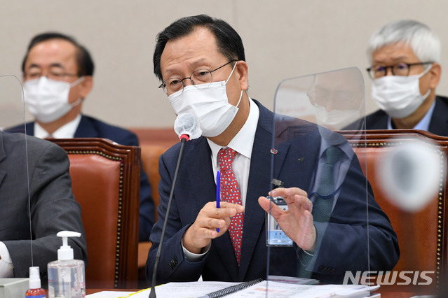 [서울=뉴시스] 전진환 기자 = 김종갑 한국전력공사 사장. 2020.10.15. photo@newsis.com