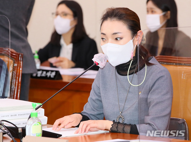 [서울=뉴시스] 전진환 기자 = 김예지 국민의힘 의원. (공동취재사진) 2020.10.15.   photo@newsis.com