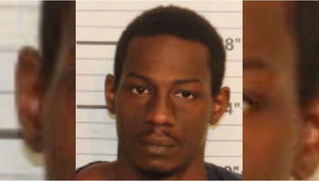 [서울=뉴시스]미 테네시주 멤피스의 한 자동차 안에서 지난 14일 밤(현지시간) 3살짜리 딸이 아버지를 총으로 쏴 숨지게 한 사건과 관련, 한 남성이 15일 기소됐다. 사진은 기소된 26살의 앨런트 존스. <사진 출처 : 미 폭스뉴스 동영상 캡처> 2020.10.16