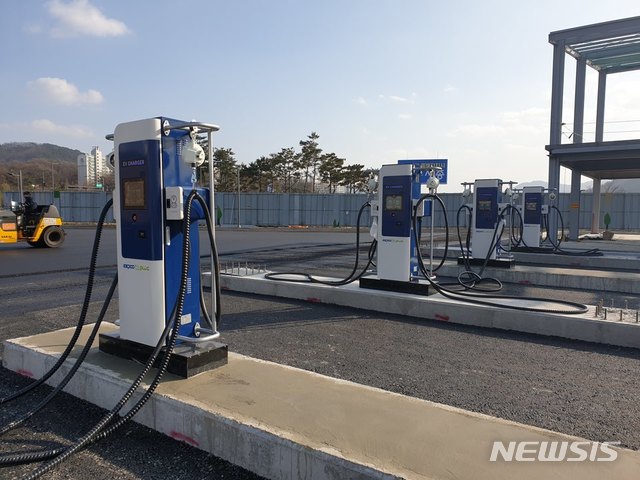 [수원=뉴시스] 한국전력공사에서 세종시에 구축한 전기버스 충전기