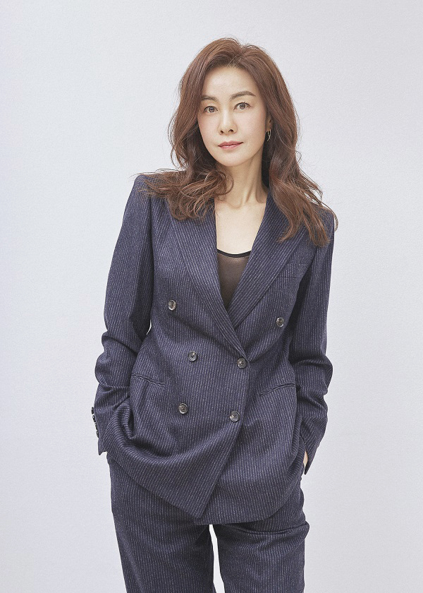 [서울=뉴시스] 미스코리아 출신 장윤정 (사진 = 루트비컴퍼니) 2020.10.16. photo@newsis.com