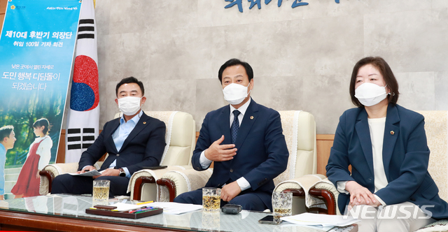 [수원=뉴시스] 경기도의회 의장단. (사진=경기도의회 제공)