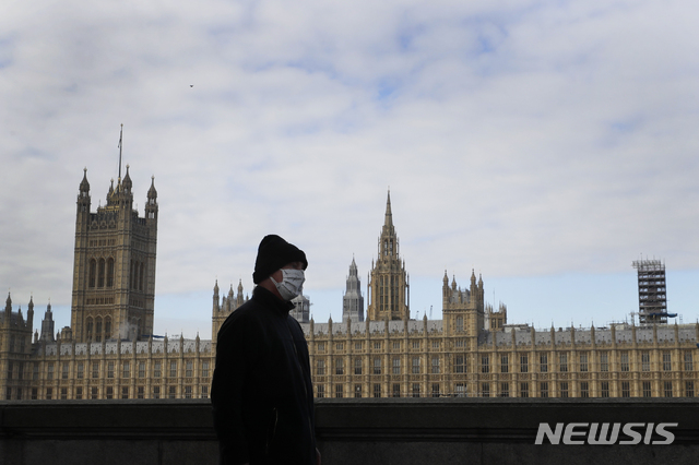 "영국서 실제론 하루 10만명 코로나19 감염 추정"
