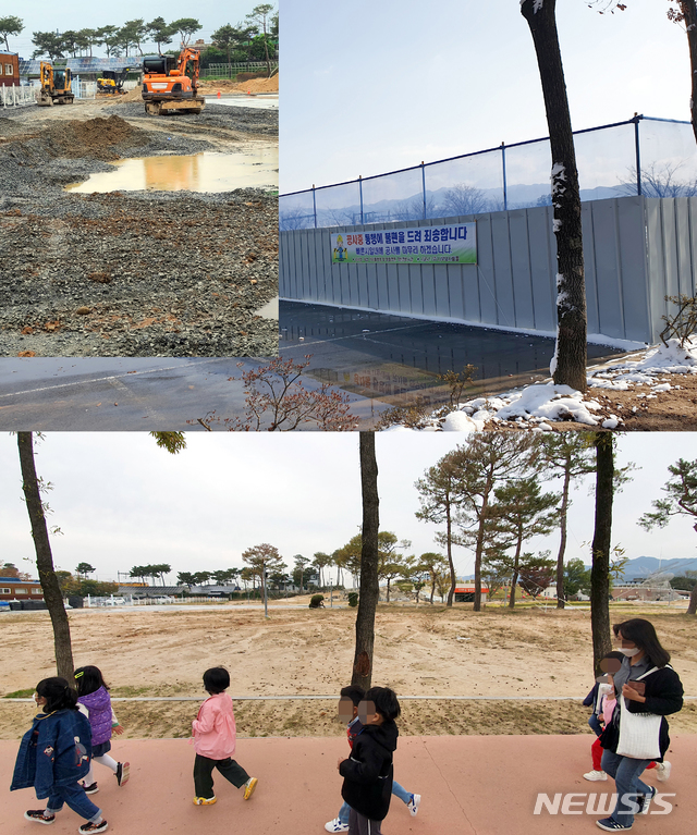 [곡성=뉴시스] = 전남 곡성군 섬진강기차마을 정비사업 공사현장에 지난 2월 설치된 가설방음벽(공사가림막)이 철거된 채 공사가 진행되고 있다. (사진=독자제공). 2020.10.18. photo@newsis.com
