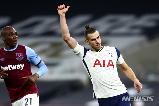 [런던-AP/뉴시스] 가레스 베일이 7년 만에 토트넘 복귀전을 치렀다. 2020.10.18.