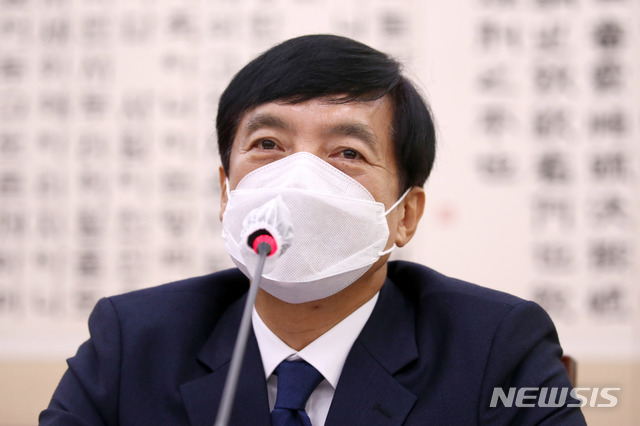 [서울=뉴시스]전진환 기자 = 이성윤 서울중앙지검장이 19일 서울 여의도 국회 법제사법위원회 국정감사에 출석해 답변하고 있다. (공동취재사진) 2020.10.19.&nbsp; photo@newsis.com