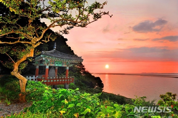 김제시 진봉면 심포리에 자리한 사찰 망해사(望海寺) 전경