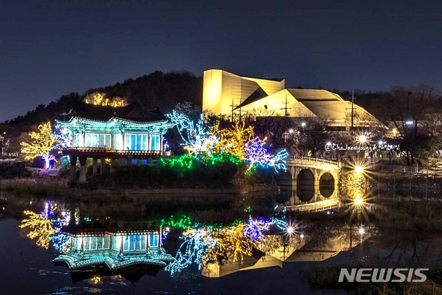 연못 위 정자에서 국악 한마당, 두류공원 특별공연 