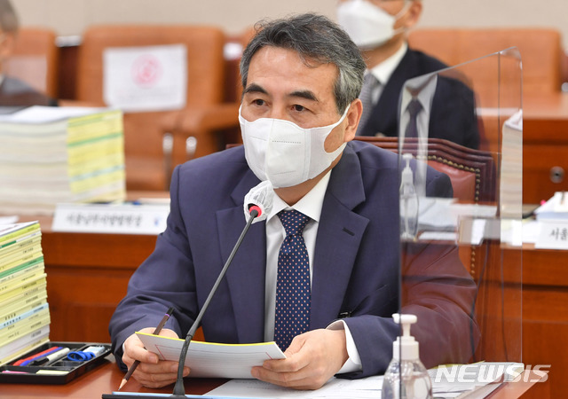 [서울=뉴시스] 민중기 전 서울지법원장 모습 (사진 = 뉴시스 DB) 2025.06.13. photo@newsis.com