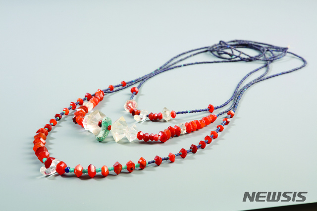 [창원=뉴시스] 김해 대성동76호분 출토 가야시대 목걸이.(사진=경남도 제공)