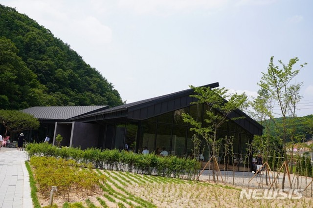  상록수 농원 내 카페 전경. (사진제공=농업회사법인 <주>상록수)