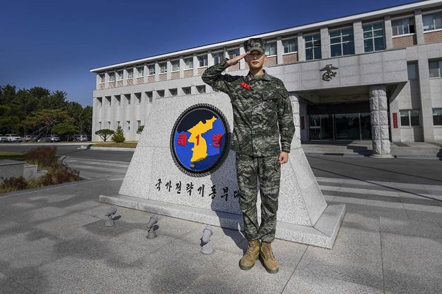 [서울=뉴시스] 그룹 '샤이니' 민호. (사진 = 해병대 인스타그램) 2020.10.21. photo@newsis.com