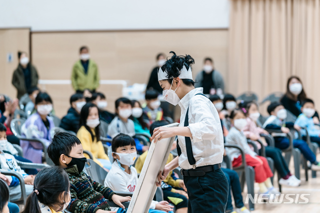 [전주=뉴시스]윤난슬 기자 = 전주세계소리축제 조직위원회는 오는 21~23일과 26일 총 4일간 전북 4개 지역을 방문하는 '찾아가는 소리축제'를 진행한다고 21일 밝혔다.2020.10.21.(사진=전주세계소리축제 조직위 제공) 