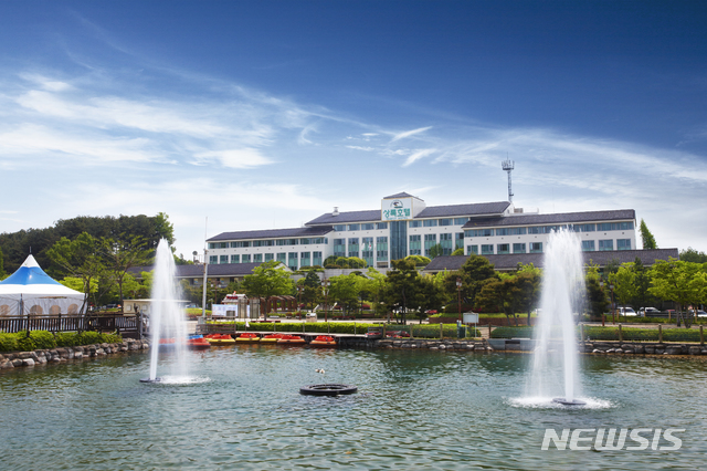 [천안=뉴시스]이종익 기자 = 가족호텔업 중 첫 3성 호텔 등급을 획득한 충남 천안에 위치한 천안상록호텔 전경. 2020.10.21. (사진=천안상록호텔 제공) photo@newsis.com 