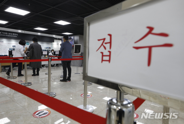 [서울=뉴시스] 고승민 기자 = 지난 21일 예방접종기관인 한국건강관리협회 서울서부지부가 한산하다. 2020.10.21.kkssmm99@newsis.com