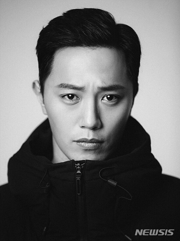 [서울=뉴시스]배우 진구. (사진=BH엔터테인먼트 제공) 2020.10.22. photo@newsis.com