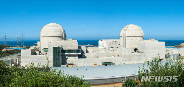 [안동=뉴시스]산업통상자원부는 지난 24일 비공개로 진행된 전력정책심의회에 '9차 전력수급기본계획'을 보고했다. 사진은 울진에 건설된 신한울 1·2호기. (사진=경북도 제공) 2020.10.22