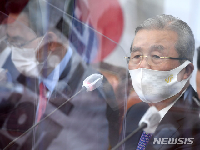 [서울=뉴시스]김선웅 기자 = 김종인 국민의힘 비상대책위원장이 22일 오전 서울 여의도 국회에서 열린 국민의힘 비상대책위원회의에서 모두발언을 하고 있다. (공동취재사진) 2020.10.22. photo@newsis.com