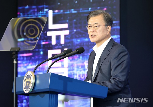 [인천=뉴시스]박영태 기자 = 문재인 대통령이 22일 오후 우리나라 최초의 스마트시티인 인천시 연수구 G타워에서 열린 한국판 뉴딜 연계 스마트시티 추진전략 보고대회에 참석해 발언을 하고 있다. 2020.10.22.&nbsp; since1999@newsis.com