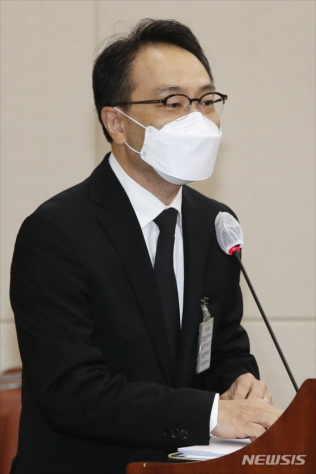 [서울=뉴시스] 최동준 기자 = 임재현 구글코리아 전무가 22일 오후 서울 여의도 국회에서 열린 국회 정무위원회의 국무조정실 등에 대한 국정감사에서 증인으로 출석해 질의에 답변하고 있다. (공동취재사진) 2020.10.22. photo@newsis.com