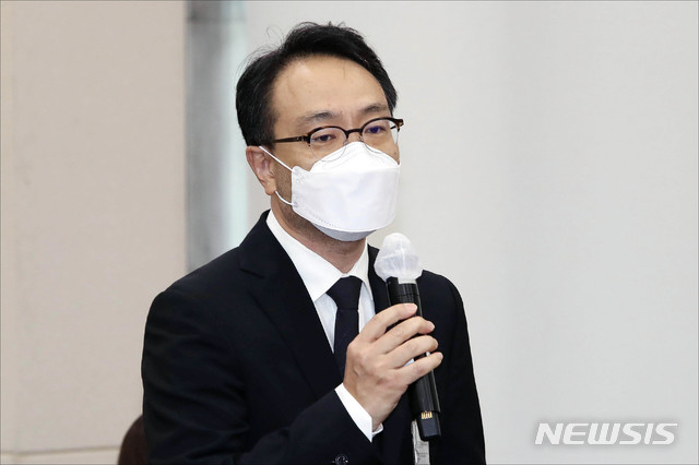 [서울=뉴시스] 최동준 기자 = 임재현 구글코리아 전무가 22일 오후 서울 여의도 국회에서 열린 국회 정무위원회의 국무조정실 등에 대한 국정감사에서 증인으로 출석해 질의에 답변하고 있다. (공동취재사진) 2020.10.22.&nbsp; photo@newsis.com