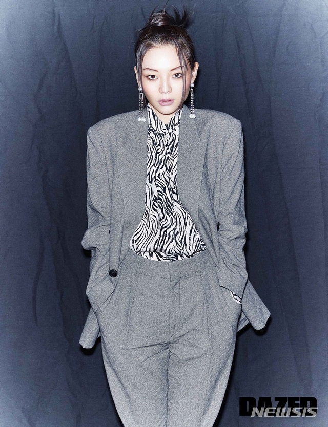 [서울=뉴시스] 배우 이솜. (사진 = 데이즈드) photo@newsis.com