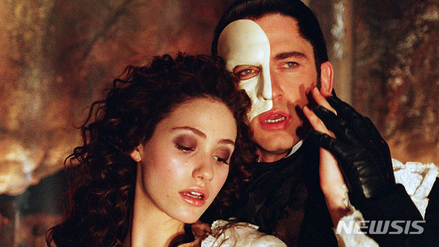 [서울=뉴시스] 영화 '오페라의 유령' 스틸. (사진=넷플릭스 제공)