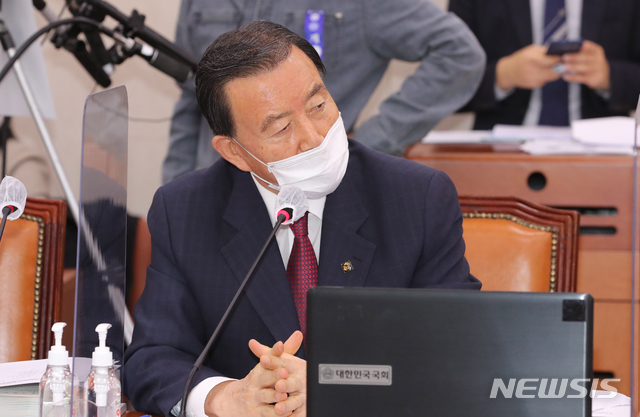[서울=뉴시스]김진아 기자 = 국민의힘 홍문표 의원. (공동취재사진) 2020.10.23. photo@newsis.com