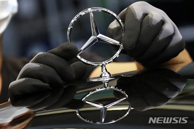 [AP/뉴시스] 4월 독일 다임러의 벤츠 S 클래스 진델핑겐 공장 