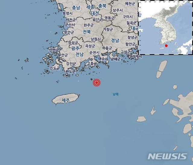 [서울=뉴시스]24일 오후 3시9분께 전라남도 여수시 거문도 남동쪽 16㎞ 해역에서 규모 2.1의 지진이 발생했다. 2020.10.24(사진=기상청 홈페이지) photo@newsis.com