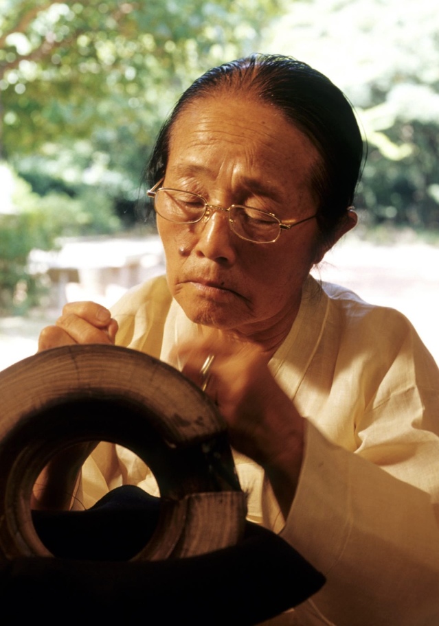 [서울=뉴시스] 이수여 국가무형문화재 제66호 '망건장' 명예보유자 . 2020.10.25. (사진 = 문화재청 제공) photo@newsis.com 