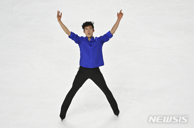 [라스베이거스=AP/뉴시스] 네이선 첸이 25일(한국시간) 미국 네바다주 라스베이거스의 올리언스 아레나에서 열린 2020~2021 국제빙상경기연맹(ISU) 피겨 시니어 그랑프리 1차 대회 '2020 개런티드 레이트 스케이트 아메리카' 남자 싱글 프리스케이팅에서 연기를 펼치고 있다. 2020.10.25