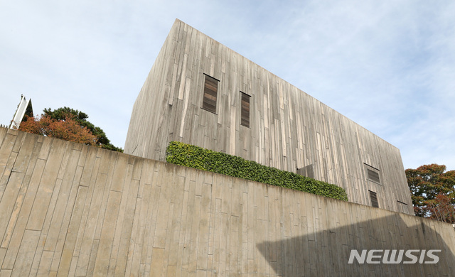 [서울=뉴시스] 박미소 기자 = 서울 용산구 한남동 소재 고 이건희 전 삼성 회장의 자택 모습. 지난 7월 강나연 태화홀딩스 회장에게 228억원에 매각됐다. 2020.10.25.    misocamera@newsis.com