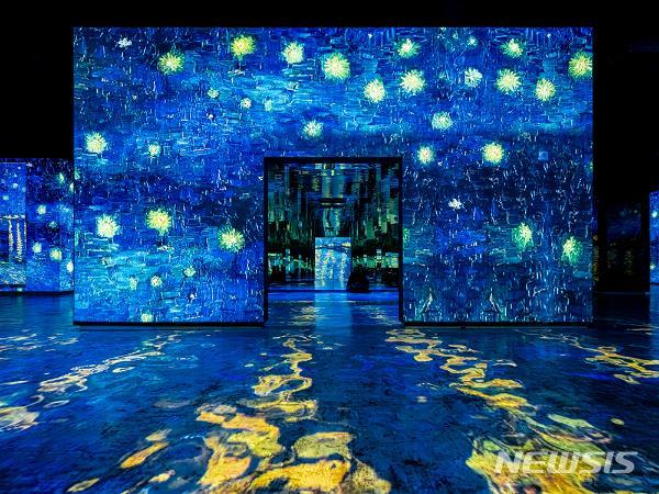 [제주=뉴시스] 몰입형 미디어아트 전시 제주 '빛의 벙커 : 반 고흐' 전(展). (사진 = '빛의 벙커') photo@newsis.com