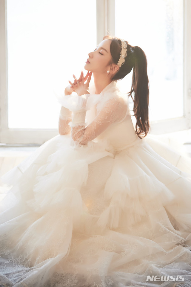 [서울=뉴시스]지숙 웨딩사진. (사진=스타잇엔터테인먼트 제공) 2020.10.26. photo@newsis.com