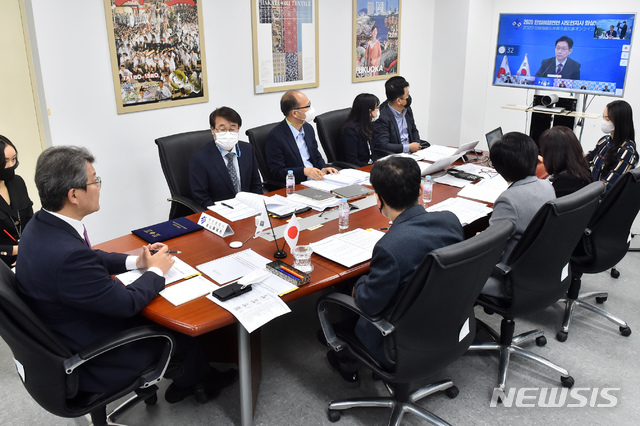 [부산=뉴시스] 지난 2020년 10월27일 한일해협 연안 8개 시·도·현 단체장이 참여한 변성완 부산시장 권한대행은 온라인으로 진행된 ‘한일해협 시·도·현 지사 화상회의’에 참여했다. (사진 = 부산시 제공)