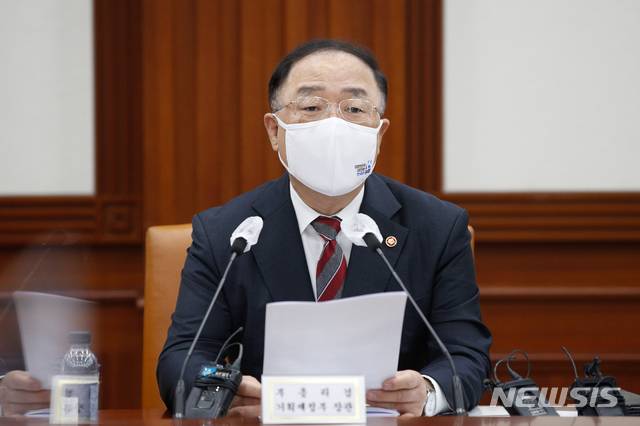 [서울=뉴시스]김명원 기자 = 홍남기 경제부총리 겸 기획재정부 장관. (공동취재사진) 2020.10.27. photo@newsis.com