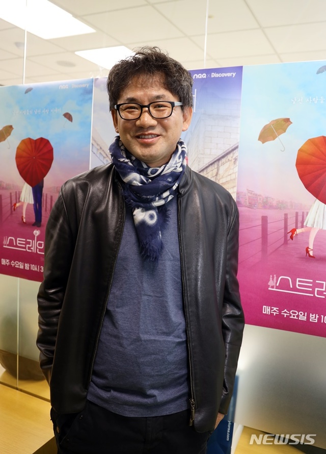 [서울=뉴시스] 케이블 채널 디스커버리와 스카이TV 연예 전문 케이블 채널 엔큐큐가 공동 제작한 예능 프로그램 '스트레인저' 연출자 남규홍 PD (사진 = 디스커버리 ·스카이TV 제공) 2020.10.28. photo@newsis.com 