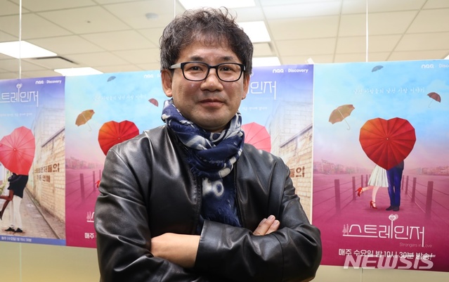[서울=뉴시스] 케이블 채널 디스커버리와 스카이TV 연예 전문 케이블 채널 엔큐큐가 공동 제작한 예능 프로그램 '스트레인저' 연출자 남규홍 PD (사진 = 디스커버리 ·스카이TV 제공) 2020.10.28. photo@newsis.com 