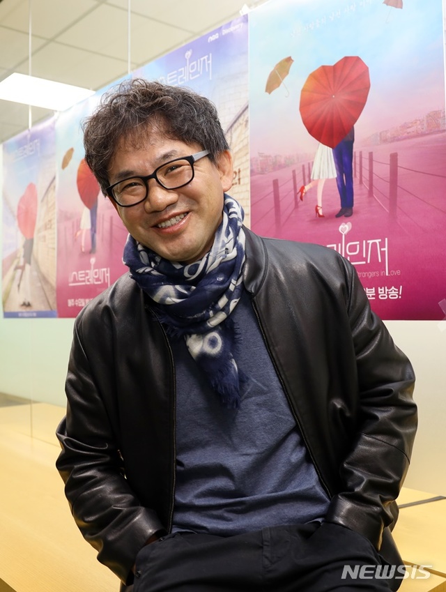 [서울=뉴시스] 케이블 채널 디스커버리와 스카이TV 연예 전문 케이블 채널 엔큐큐가 공동 제작한 예능 프로그램 '스트레인저' 연출자 남규홍 PD (사진 = 디스커버리 ·스카이TV 제공) 2020.10.28. photo@newsis.com 