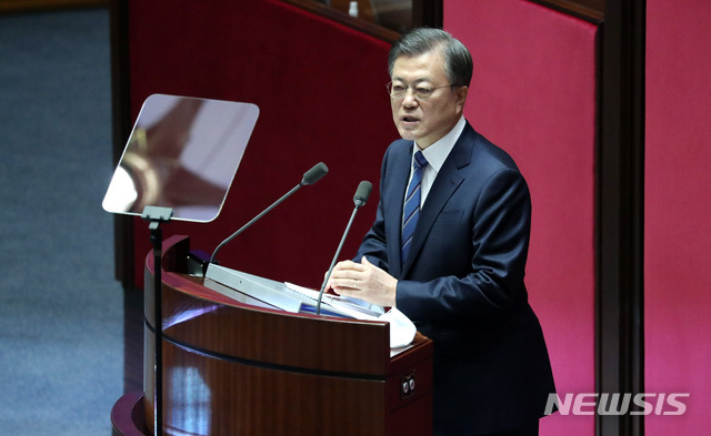 [서울=뉴시스]박영태 기자 = 문재인 대통령이 28일 서울 여의도 국회 본회의장에서 2021년도 예산안 시정연설을 하고 있다. 2020.10.28. since1999@newsis.com