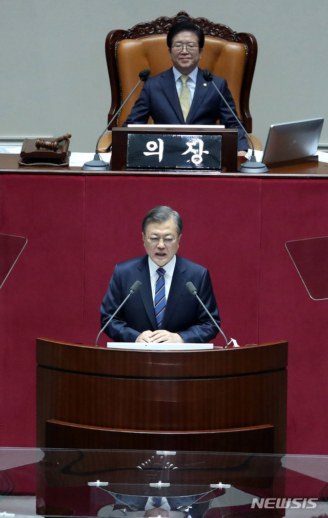 [서울=뉴시스]박영태 기자 = 문재인 대통령이 28일 서울 여의도 국회 본회의장에서 2021년도 예산안 시정연설을 하고 있다. 2020.10.28. since1999@newsis.com