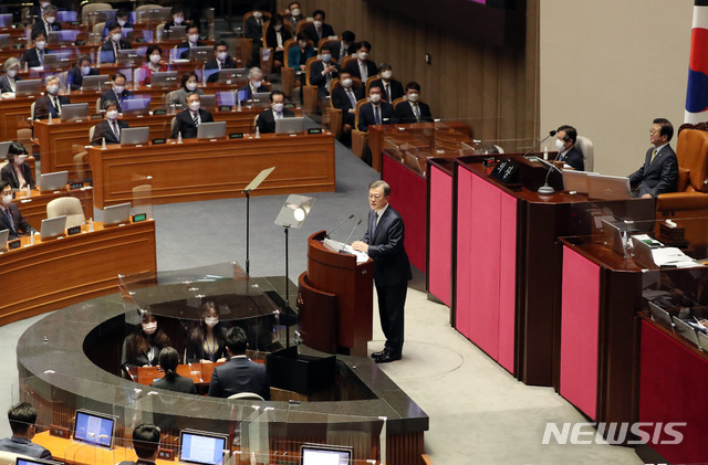 [서울=뉴시스]김선웅 기자 = 문재인 대통령은 2020년 10월28일 국회 본회의에서 시정연설을 통해 '2050 탄소중립'을 선언했다. (공동취재사진) 2020.10.28. photo@newsis.com